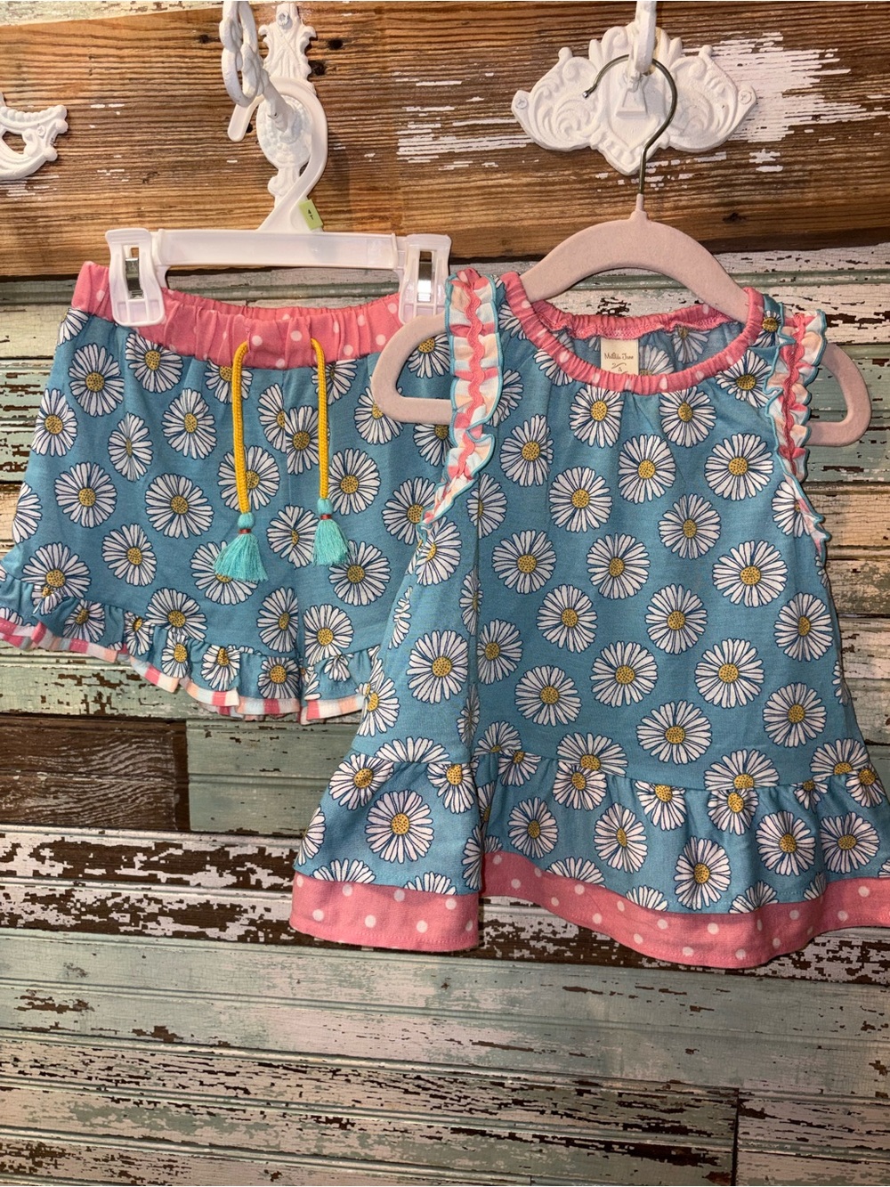 NWOT Matilda Jane Pink Polka Dot Trim with Blue Daisy Print 2pc outfit Set
